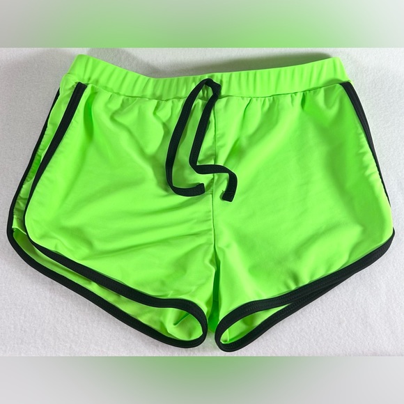 Neon green bikini with shorts - Picture 3 of 5